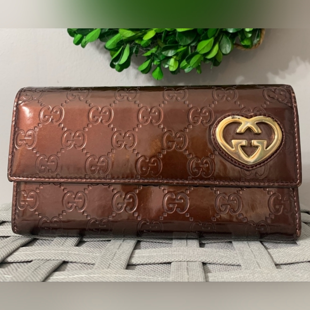 Gucci Enamel Gg Lovely Heart Long Wallet In Burgandy